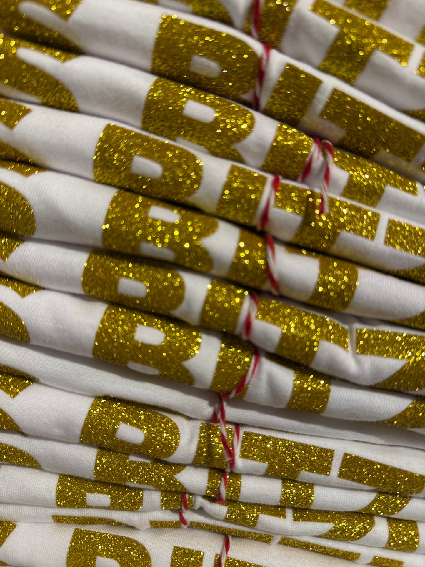 Es bitzli verliebt ih dich T-Shirt goldenem Glitzer