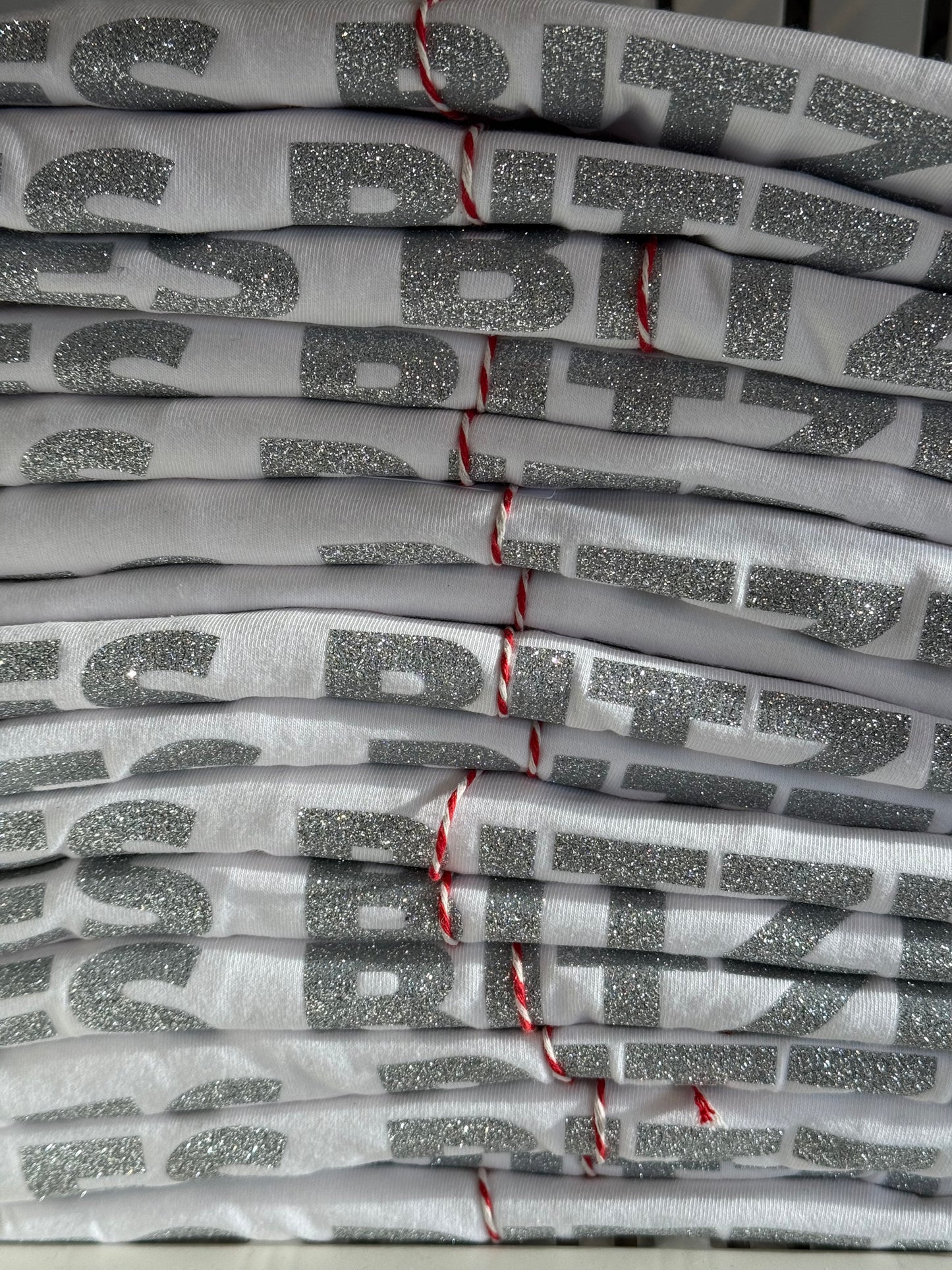 Es bitzli verliebt ih dich T-Shirt silberner Glitzer