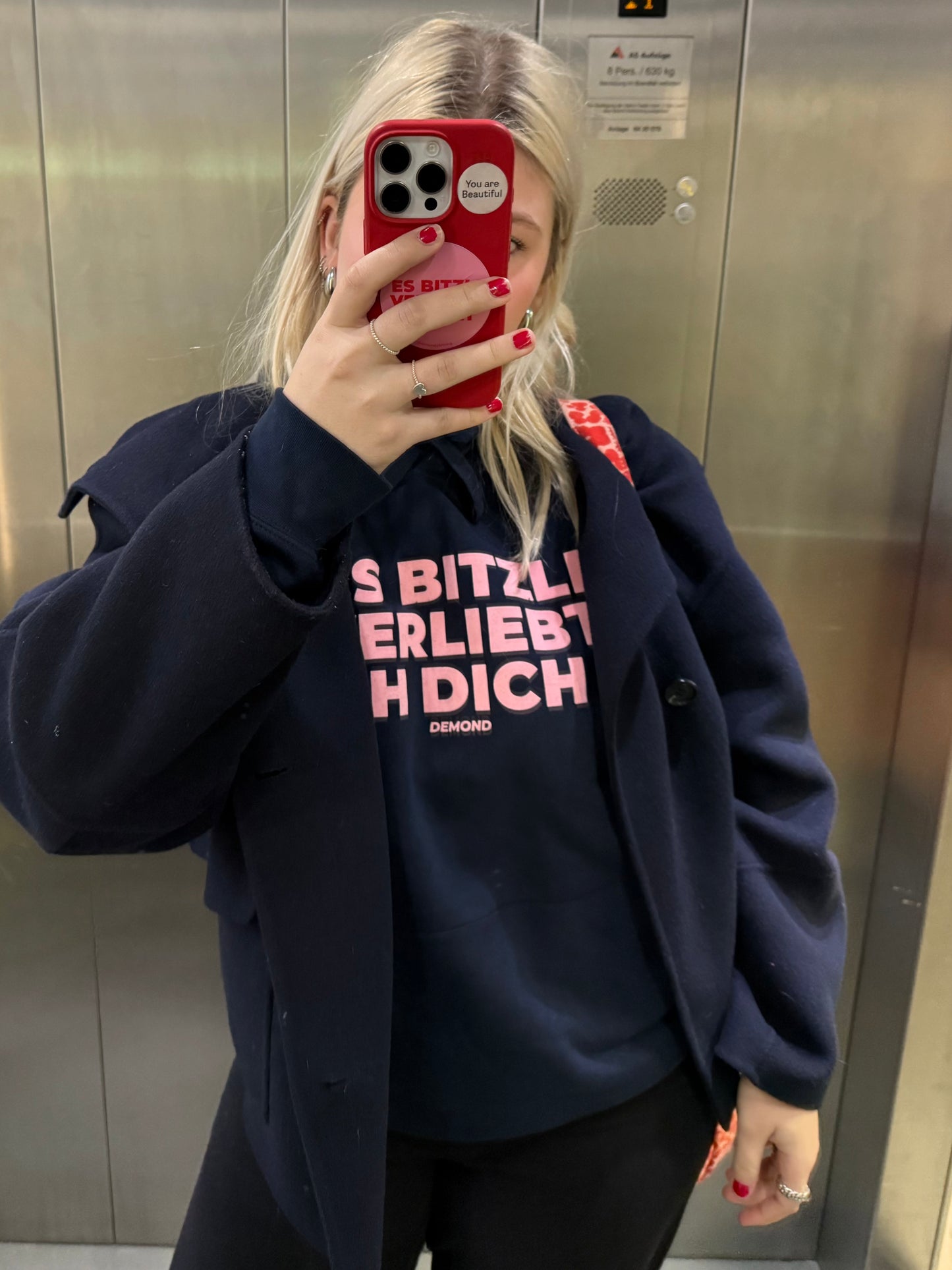 Es bitzli verliebt ih dich Hoodie Navy