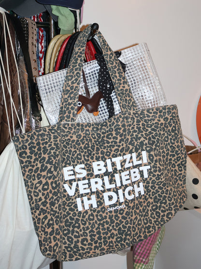 Es bitzli verliebt ih dich Leopard Print Shopper