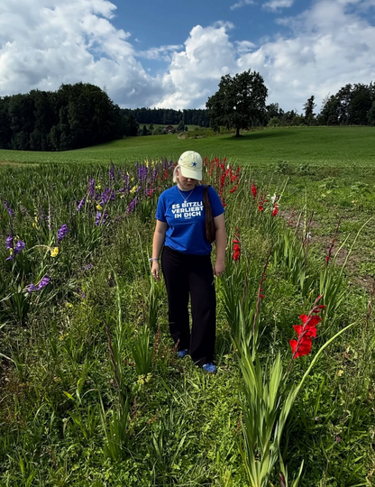 ROYAL Es bitzli verliebt ih dich T-Shirt